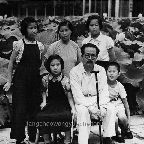病重男孩与全班拍毕业照次日离世：生命最后的闪耀时刻